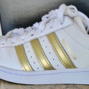 Adidas Superstar Womens sneakers size 9.5 white / gold lace up pristine!